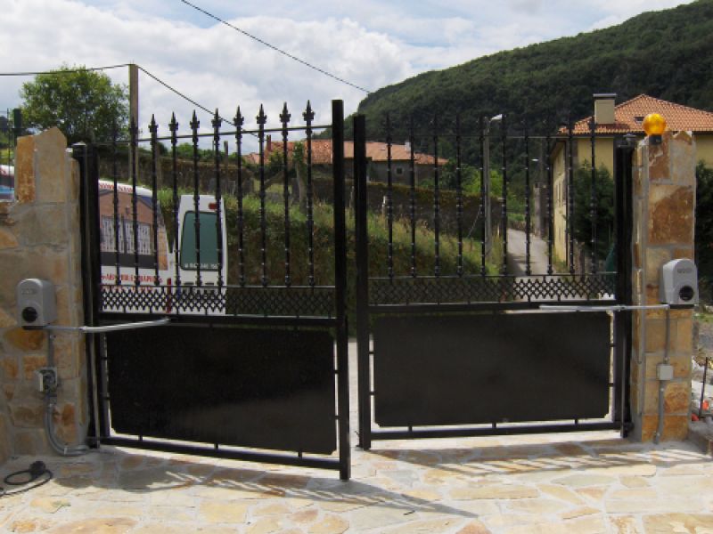 Puertas en forja y tubo Puertas en forja y tubo